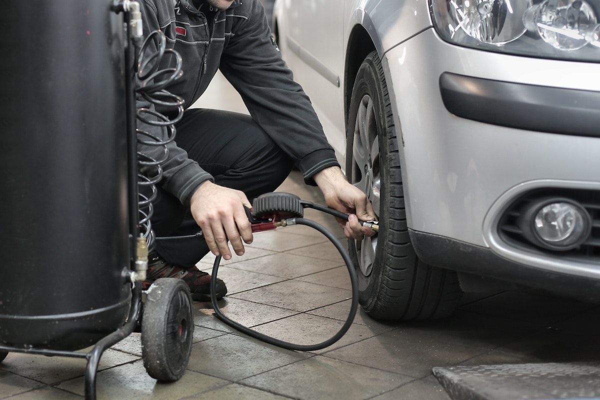 inflating a car tire